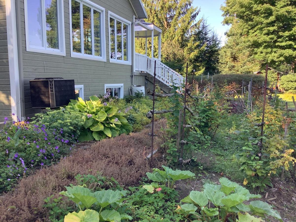 Les Saisons Du Fleuve Bed & Breakfast Lotbiniere Exterior photo