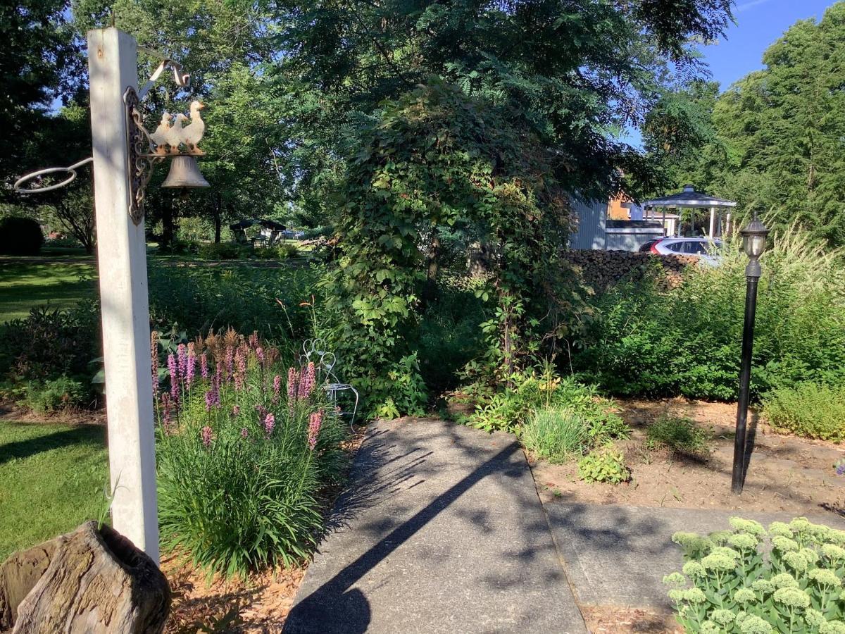 Les Saisons Du Fleuve Bed & Breakfast Lotbiniere Exterior photo