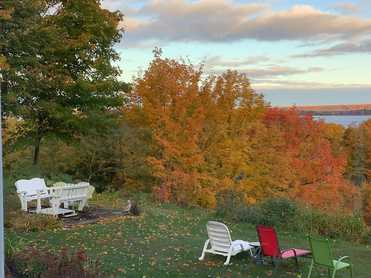 Les Saisons Du Fleuve Bed & Breakfast Lotbiniere Exterior photo